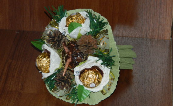 Подарочный букет из кофе и конфет своими руками