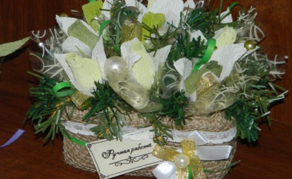 Подснежники из гофрированной бумаги с конфетами своими руками