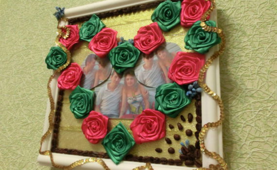 Фото-картина в рамке из атласных лент - подарок на день влюбленных